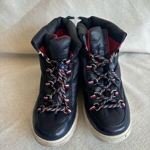 Tommy Hilfiger Saymina Women's Puffy Lace-up Booties size 7 1/2